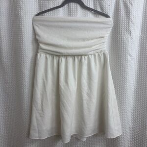 Elegant White Strapless Dress